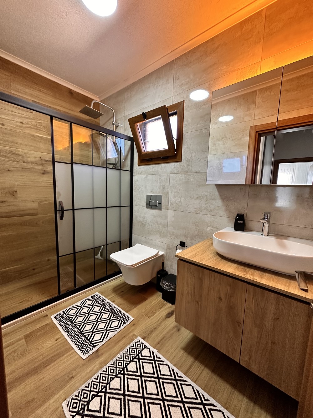 0d045603-b7ee-4e6b-ba7a-06025fd62140